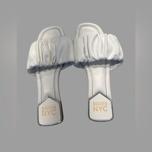 488- SANDALS